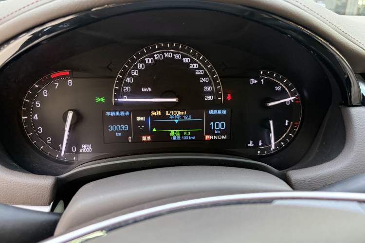 Used Cadillac XTS 2017 28T Elite Model Odometer Close Up