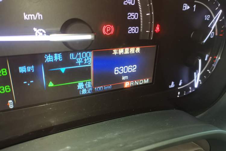 Used Cadillac XTS 2017 28T Tech Edition Odometer Close Up