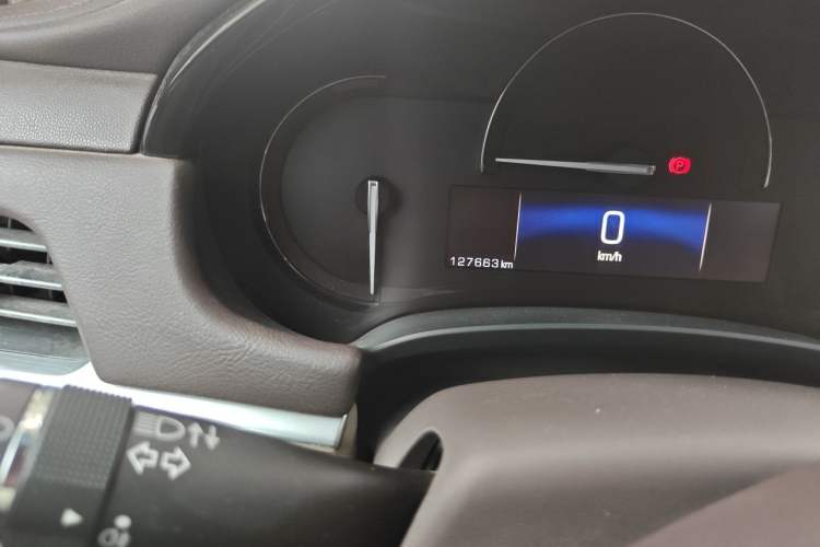 Used Cadillac XTS 2017 28T Tech Edition Odometer Close Up