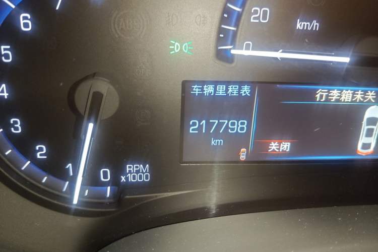 Used Cadillac XTS 2017 28T Elite Model Odometer Close Up