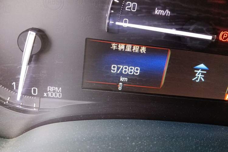 Used Cadillac XTS 2017 28T Tech Edition Odometer Close Up