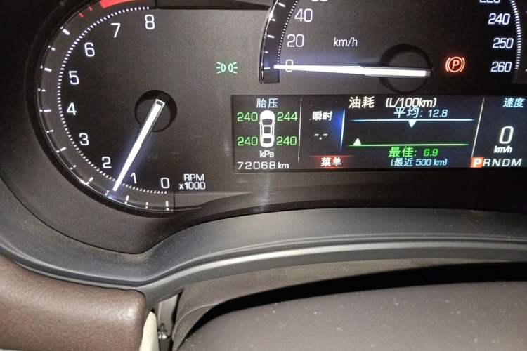 Used Cadillac XTS 2017 28T Tech Edition Odometer Close Up