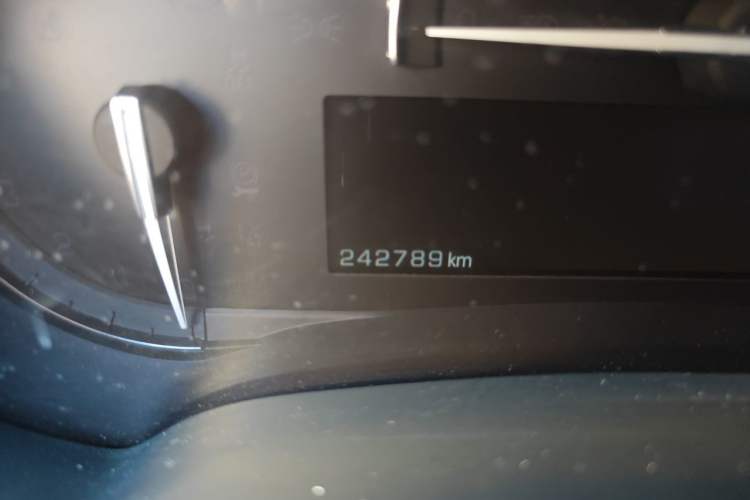Used Cadillac XTS 2017 28T Tech Edition Odometer Close Up