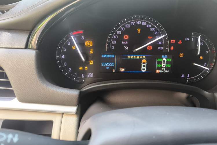 Used Cadillac XTS 2017 28T Elite Model Odometer Close Up