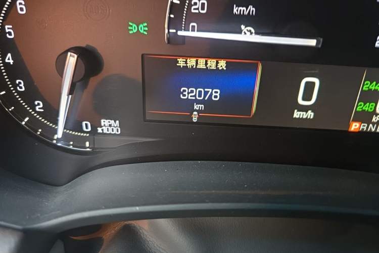 Used Cadillac XTS 2017 28T Tech Edition Odometer Close Up