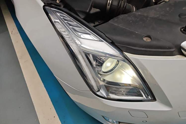Used Cadillac XTS 2017 28T Elite Model Right Front Headlight