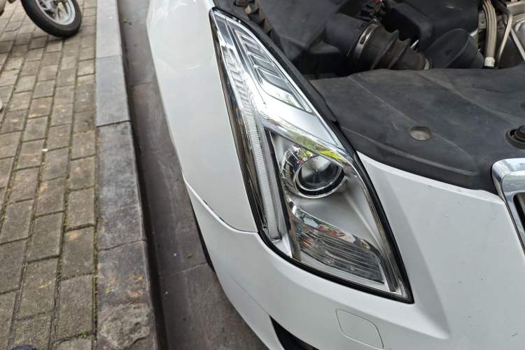 Used Cadillac XTS 2017 28T Tech Edition Right Front Headlight
