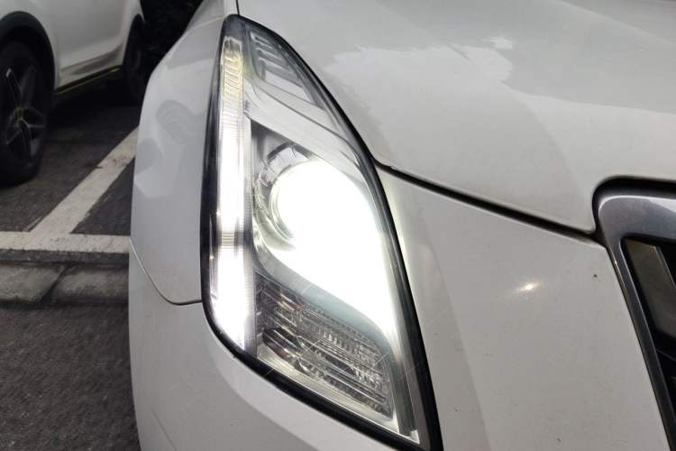 Used Cadillac XTS 2017 28T Tech Edition Right Front Headlight