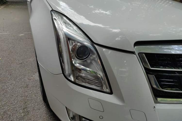 Used Cadillac XTS 2017 28T Elite Model Right Front Headlight
