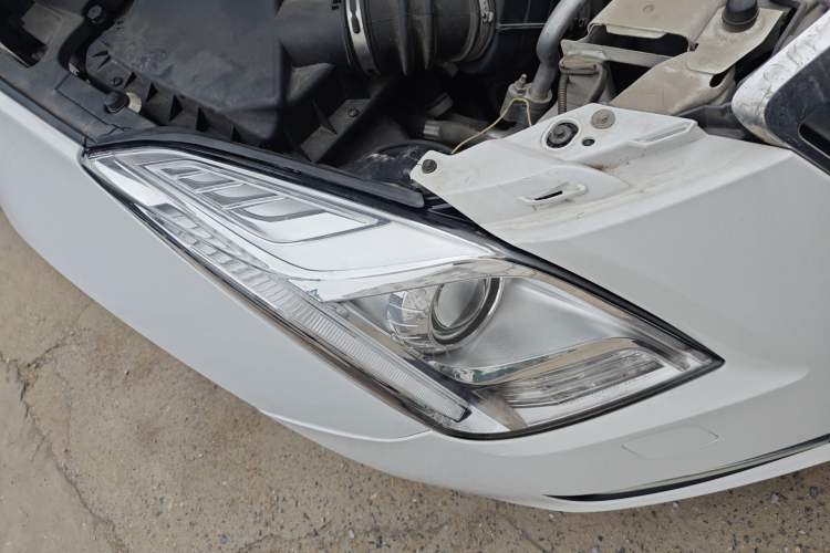 Used Cadillac XTS 2017 28T Tech Edition Right Front Headlight