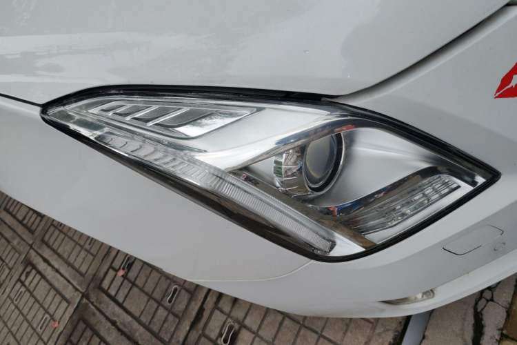 Used Cadillac XTS 2017 28T Elite Model Right Front Headlight