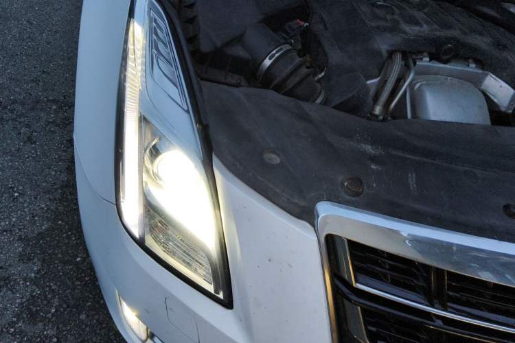 Used Cadillac XTS 2017 28T Elite Model Right Front Headlight