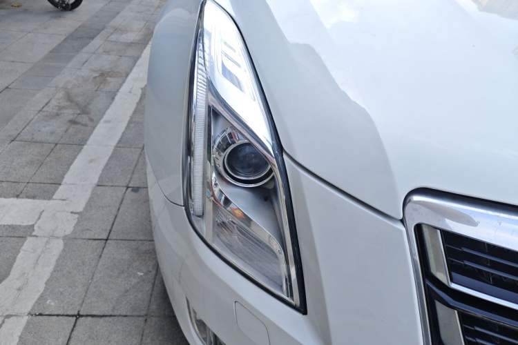 Used Cadillac XTS 2017 28T Elite Model Right Front Headlight