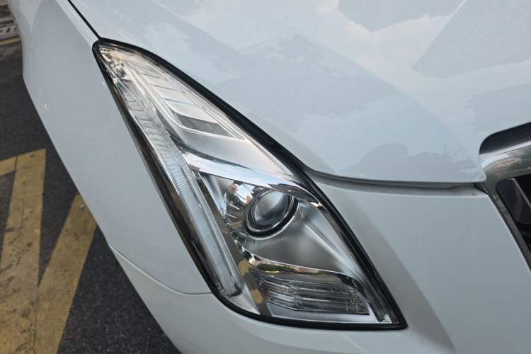 Used Cadillac XTS 2017 28T Tech Edition Right Front Headlight