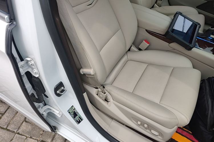 Used Cadillac XTS 2017 28T Elite Model Right Front Seat