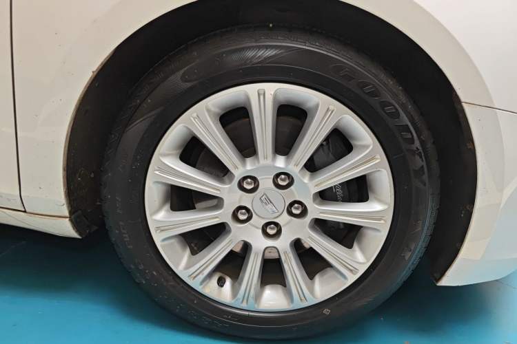 Used Cadillac XTS 2017 28T Elite Model Right Front Wheel Hub