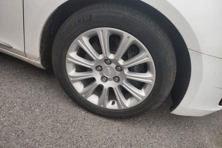 Used Cadillac XTS 2017 28T Tech Edition Right Front Wheel Hub
