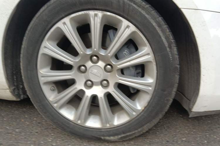 Used Cadillac XTS 2017 28T Elite Model Right Front Wheel Hub