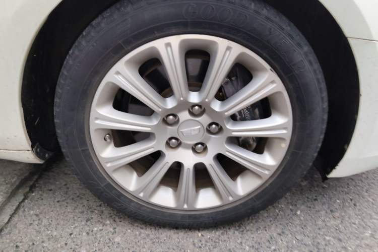 Used Cadillac XTS 2017 28T Tech Edition Right Front Wheel Hub
