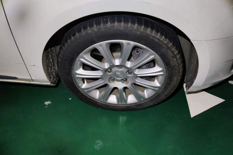 Used Cadillac XTS 2017 28T Tech Edition Right Front Wheel Hub