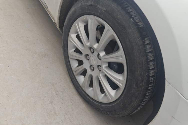 Used Cadillac XTS 2017 28T Tech Edition Right Front Wheel Hub