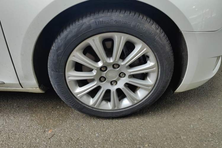 Used Cadillac XTS 2017 28T Elite Model Right Front Wheel Hub