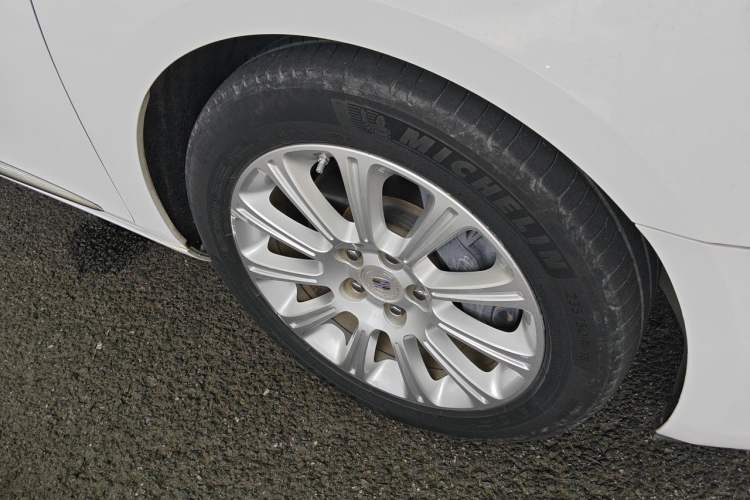 Used Cadillac XTS 2017 28T Elite Model Right Front Wheel Hub