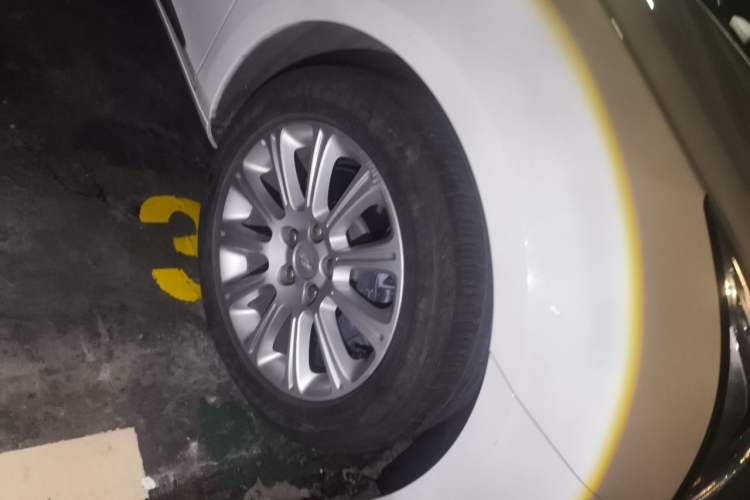 Used Cadillac XTS 2017 28T Tech Edition Right Front Wheel Hub