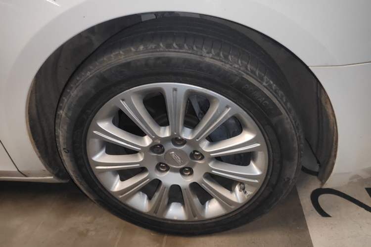 Used Cadillac XTS 2017 28T Tech Edition Right Front Wheel Hub