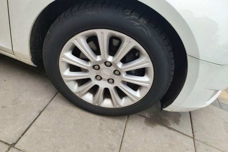 Used Cadillac XTS 2017 28T Elite Model Right Front Wheel Hub