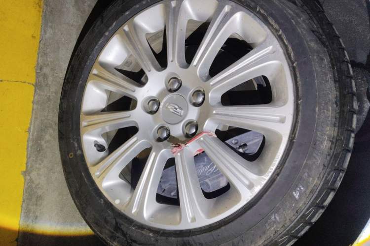 Used Cadillac XTS 2017 28T Tech Edition Right Front Wheel Hub