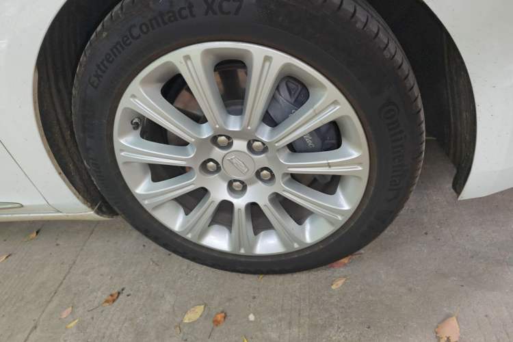 Used Cadillac XTS 2017 28T Tech Edition Right Front Wheel Hub