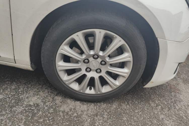 Used Cadillac XTS 2017 28T Tech Edition Right Front Wheel Hub