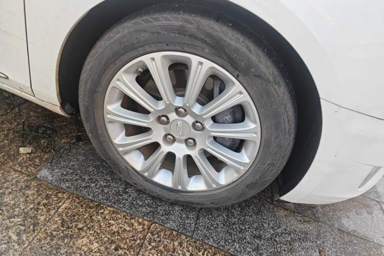 Used Cadillac XTS 2017 28T Elite Model Right Front Wheel Hub