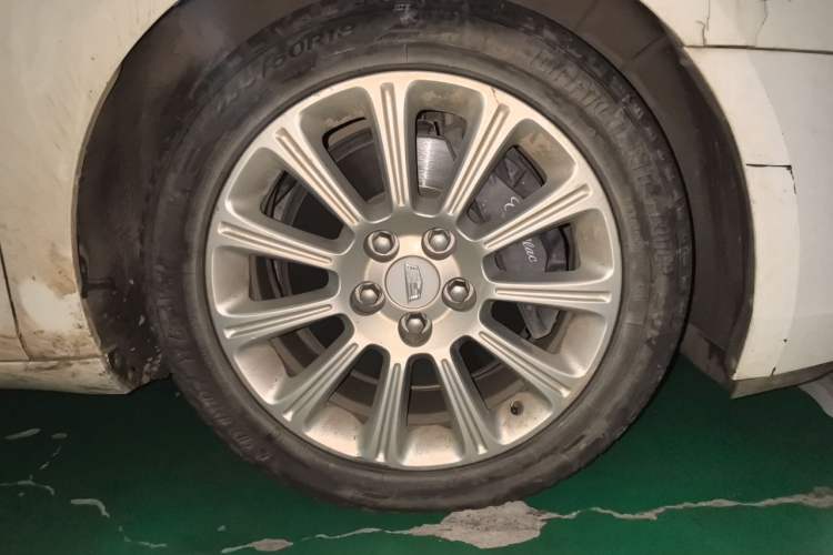 Used Cadillac XTS 2017 28T Elite Model Right Front Wheel Hub