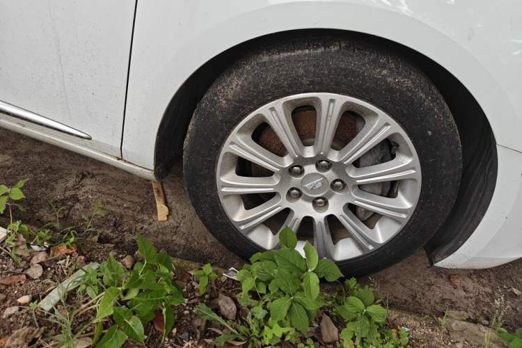 Used Cadillac XTS 2017 28T Tech Edition Right Front Wheel Hub