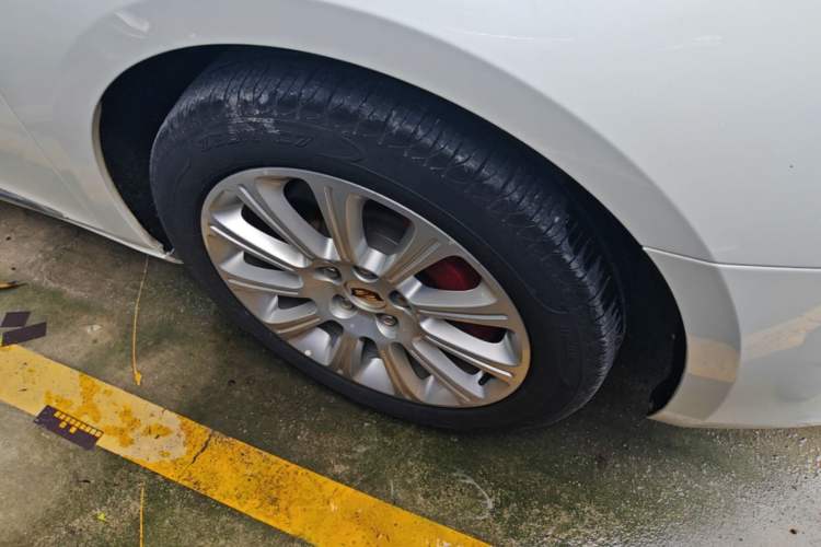 Used Cadillac XTS 2017 28T Elite Model Right Front Wheel Hub