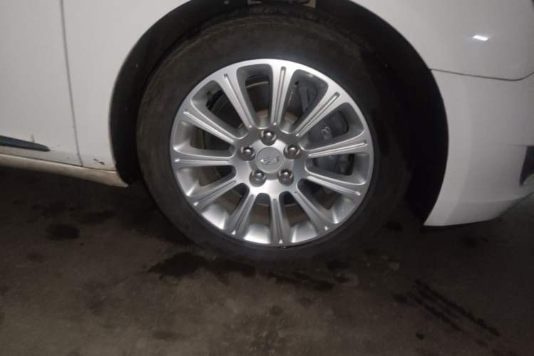 Used Cadillac XTS 2017 28T Elite Model Right Front Wheel Hub