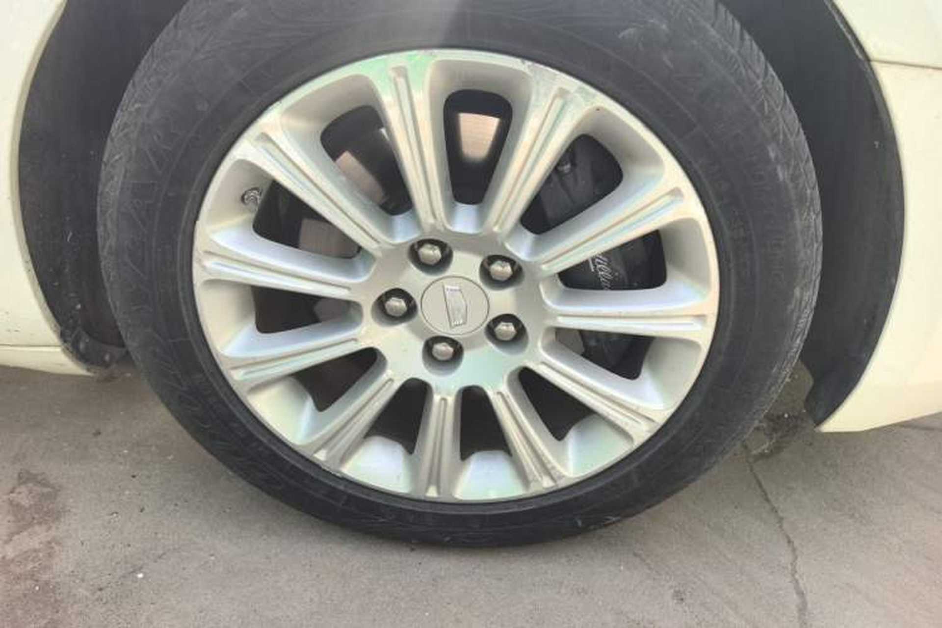 Used Cadillac XTS 2017 28T Elite Model Right Front Wheel Hub