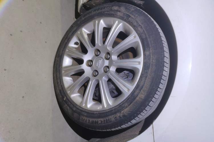 Used Cadillac XTS 2017 28T Tech Edition Right Front Wheel Hub