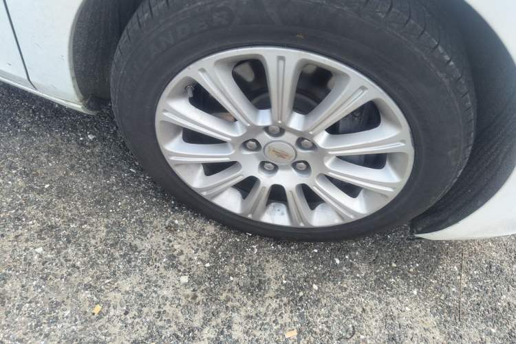 Used Cadillac XTS 2017 28T Luxury Model Right Front Wheel Hub