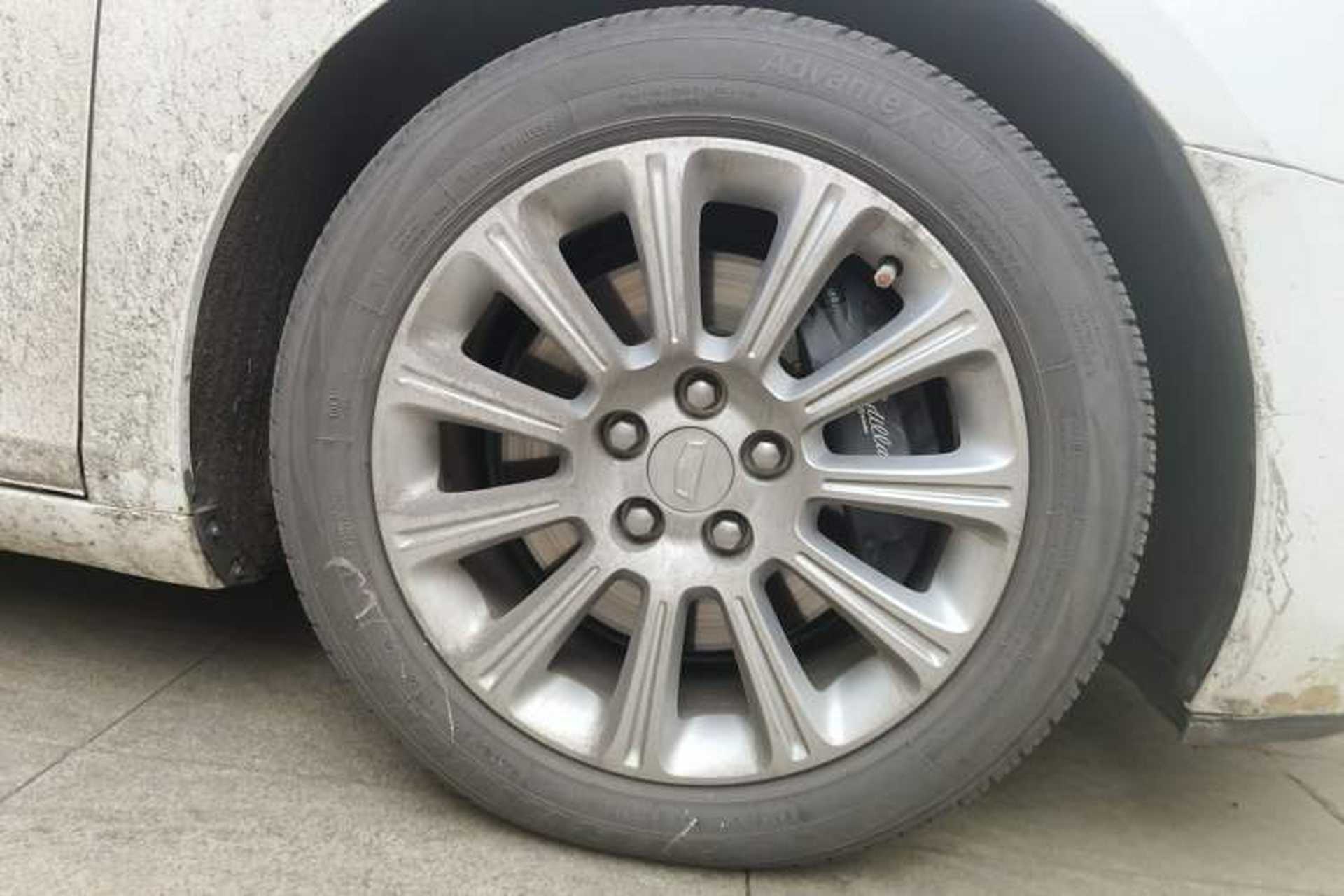 Used Cadillac XTS 2017 28T Tech Edition Right Front Wheel Hub