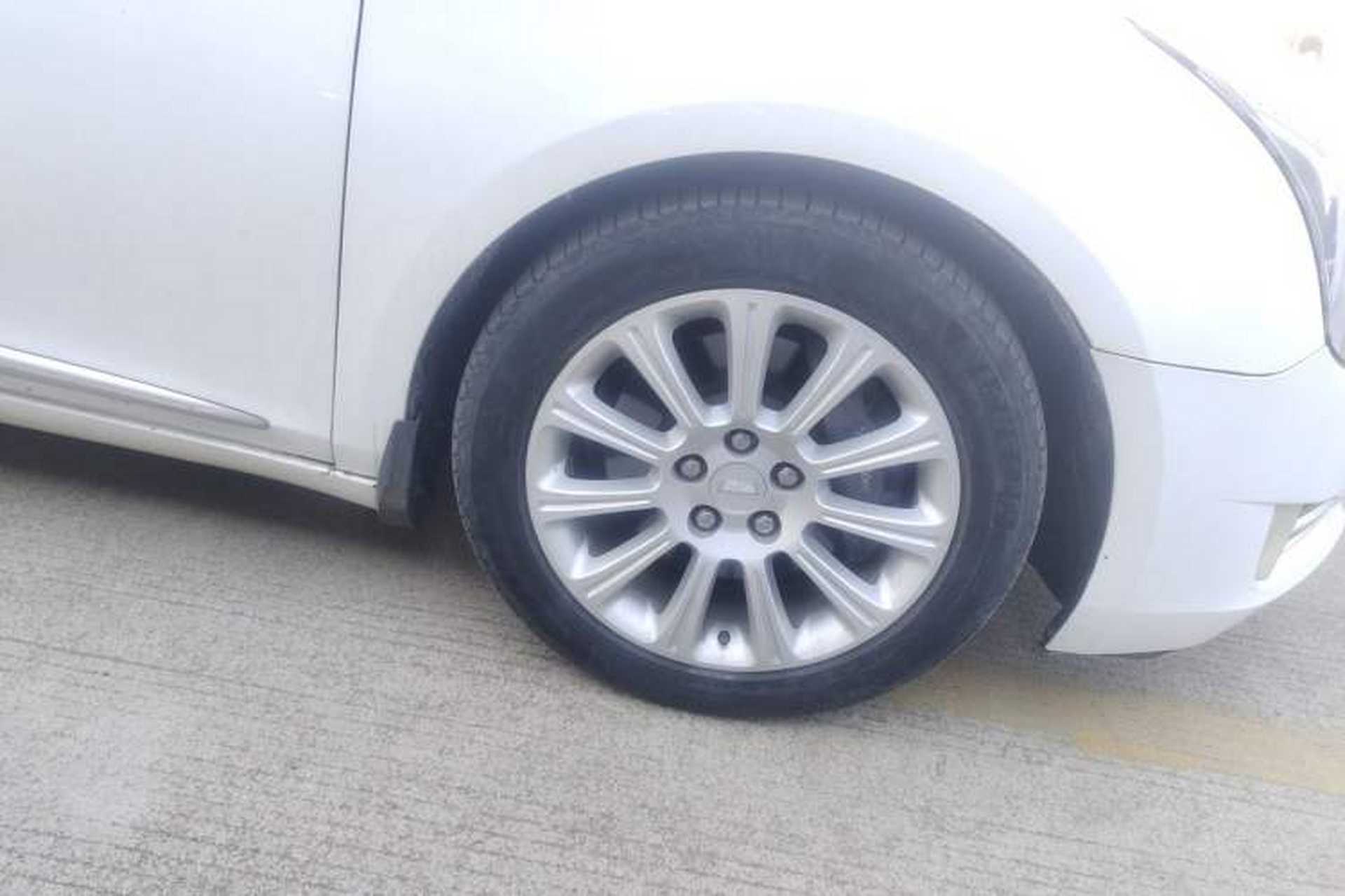 Used Cadillac XTS 2017 28T Elite Model Right Front Wheel Hub