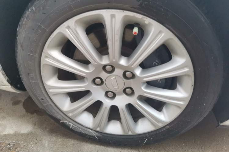 Used Cadillac XTS 2017 28T Tech Edition Right Front Wheel Hub