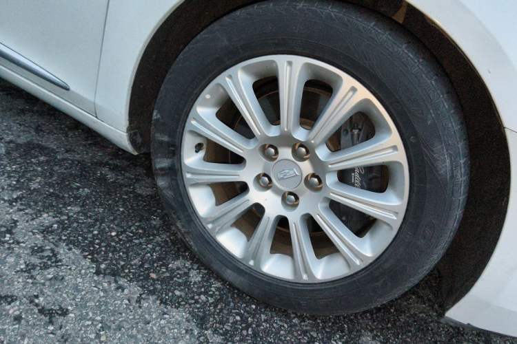 Used Cadillac XTS 2017 28T Elite Model Right Front Wheel Hub