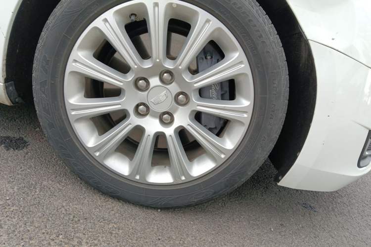 Used Cadillac XTS 2017 28T Tech Edition Right Front Wheel Hub