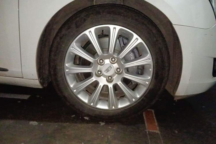 Used Cadillac XTS 2017 28T Tech Edition Right Front Wheel Hub