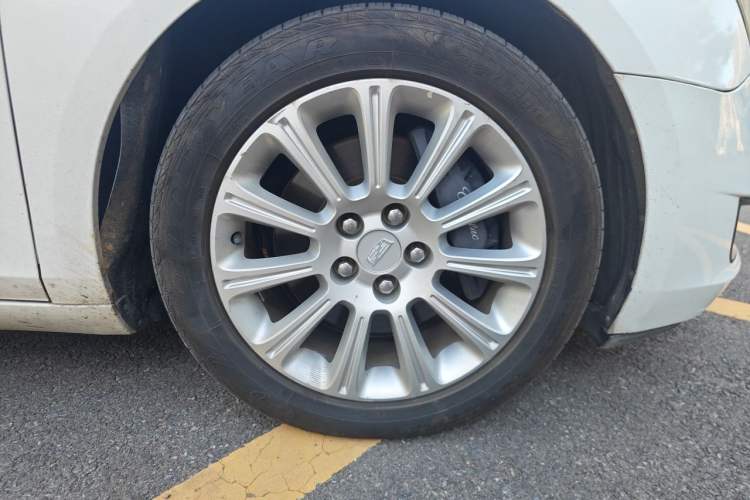 Used Cadillac XTS 2017 28T Tech Edition Right Front Wheel Hub