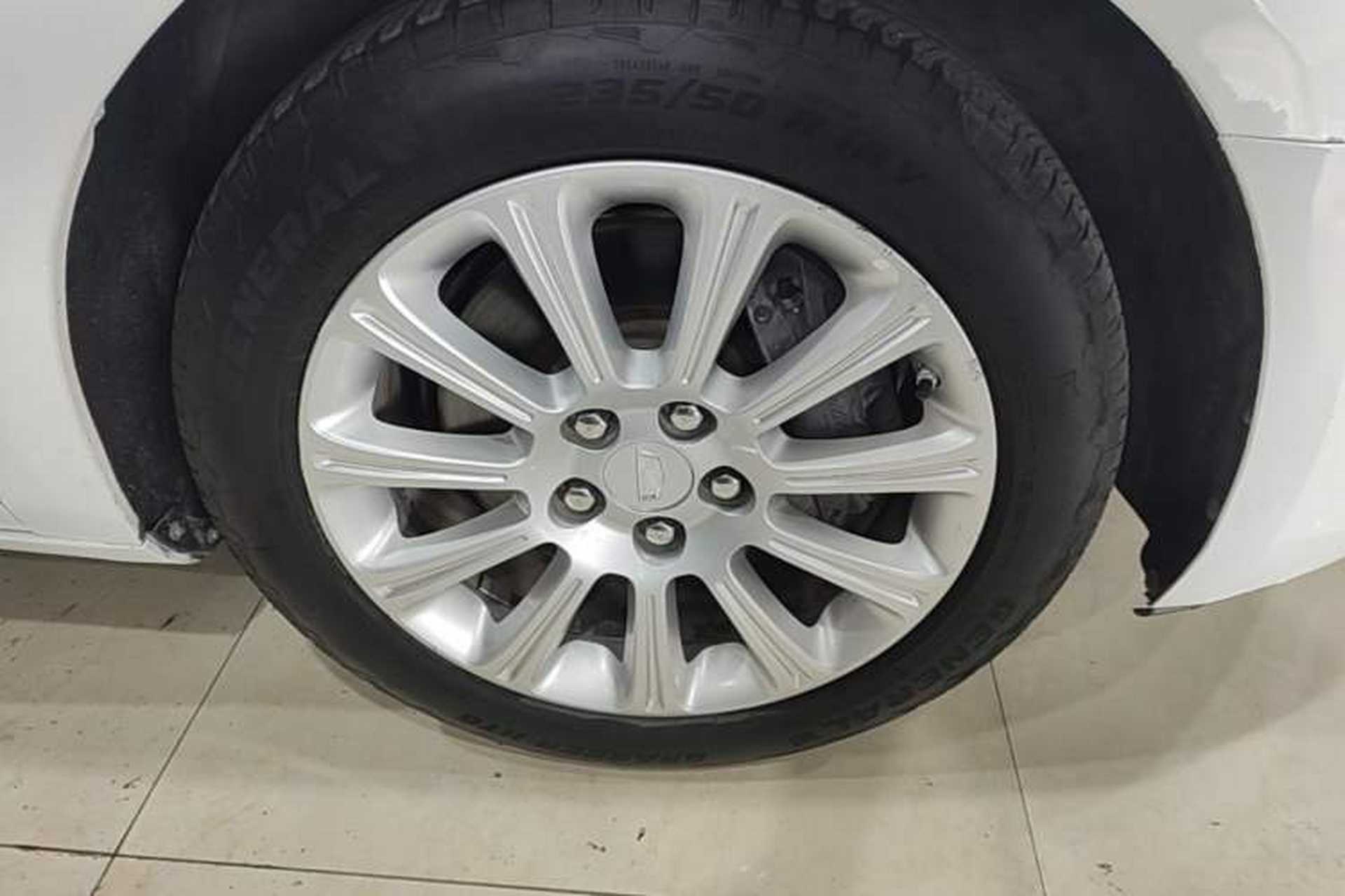 Used Cadillac XTS 2017 28T Tech Edition Right Front Wheel Hub