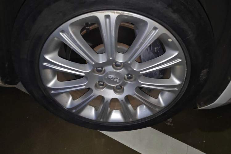 Used Cadillac XTS 2017 28T Tech Edition Right Front Wheel Hub